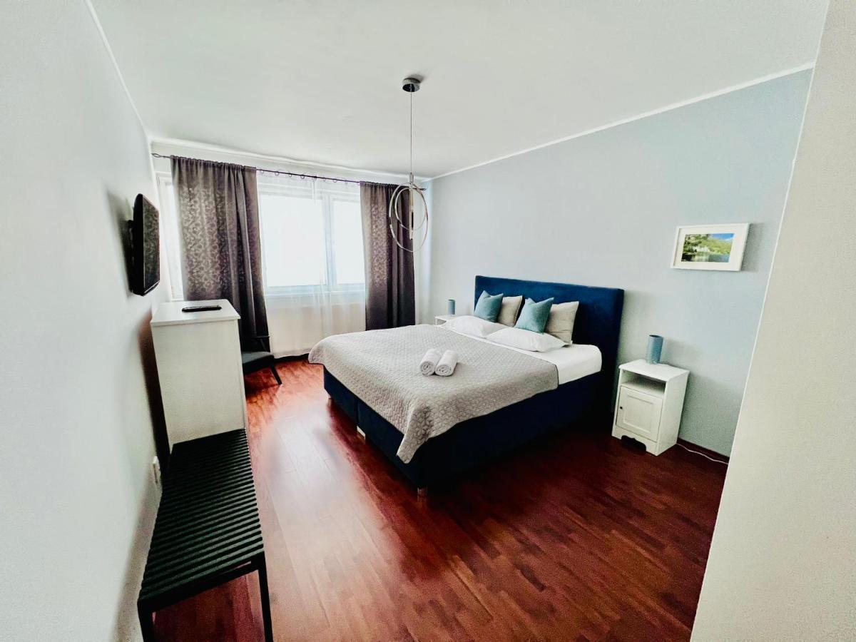 Bl Luxury Apartment, 24Hr Self Check-In, Free Private Garage Parking, Panoramic Views From Balcony, 5 Minute Walk To City Center Банська Бистриця Екстер'єр фото