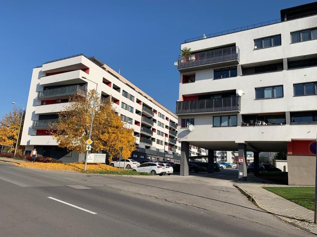 Bl Luxury Apartment, 24Hr Self Check-In, Free Private Garage Parking, Panoramic Views From Balcony, 5 Minute Walk To City Center Банська Бистриця Екстер'єр фото